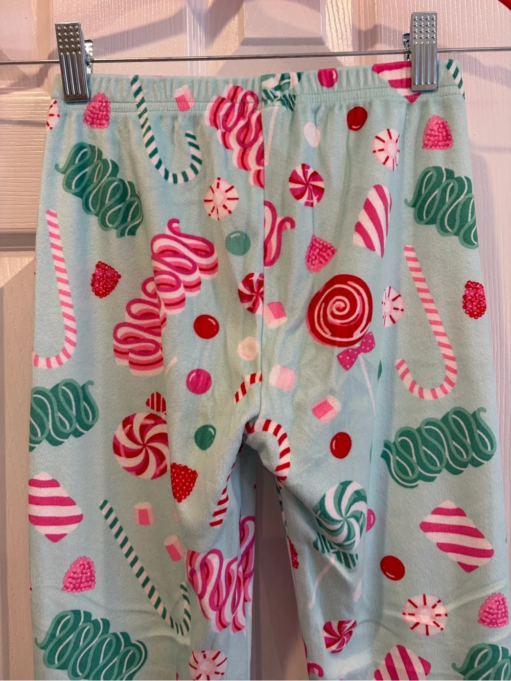 The Children’s Place Mint Candy-Print Pajama Set 🍭🍬🎄